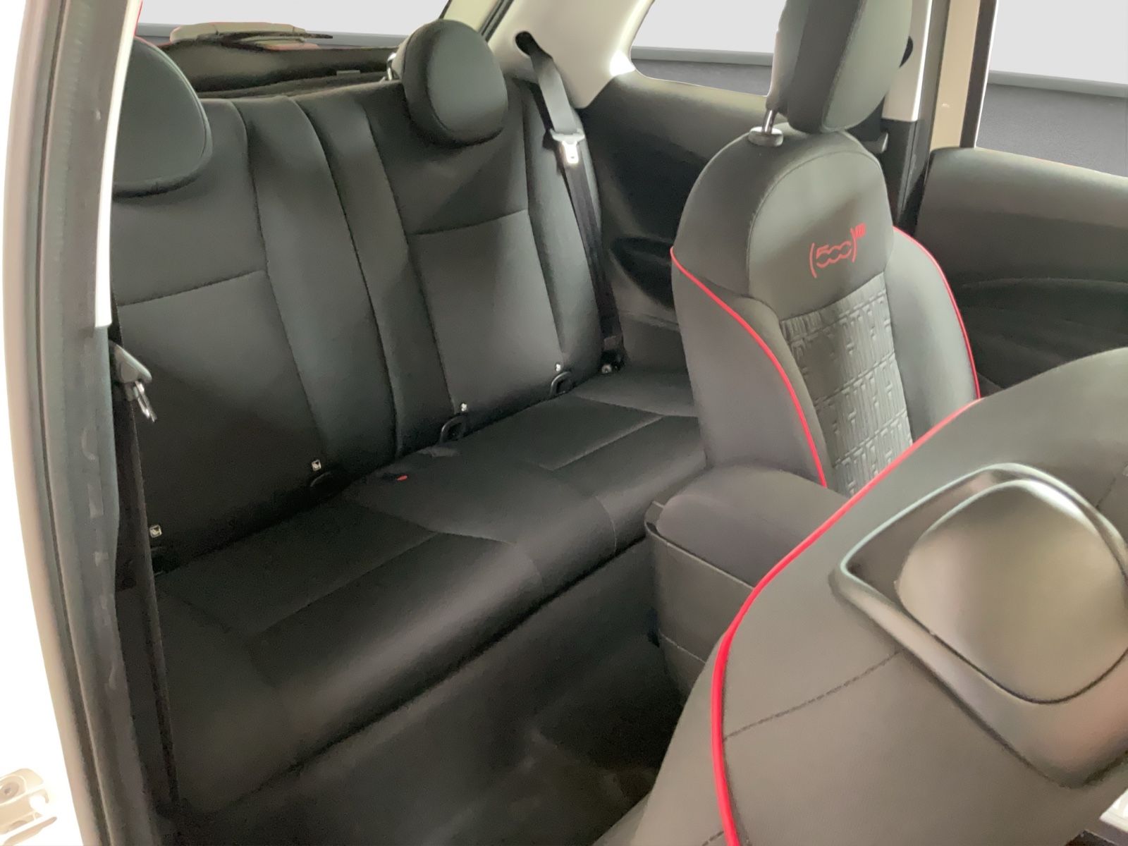 Fahrzeugabbildung Fiat 500e + Komfort Paket, Style Paket