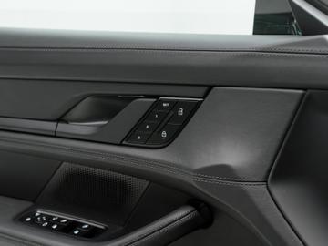 صورة مصغرة 17 لـ 2025 Porsche TAYCAN