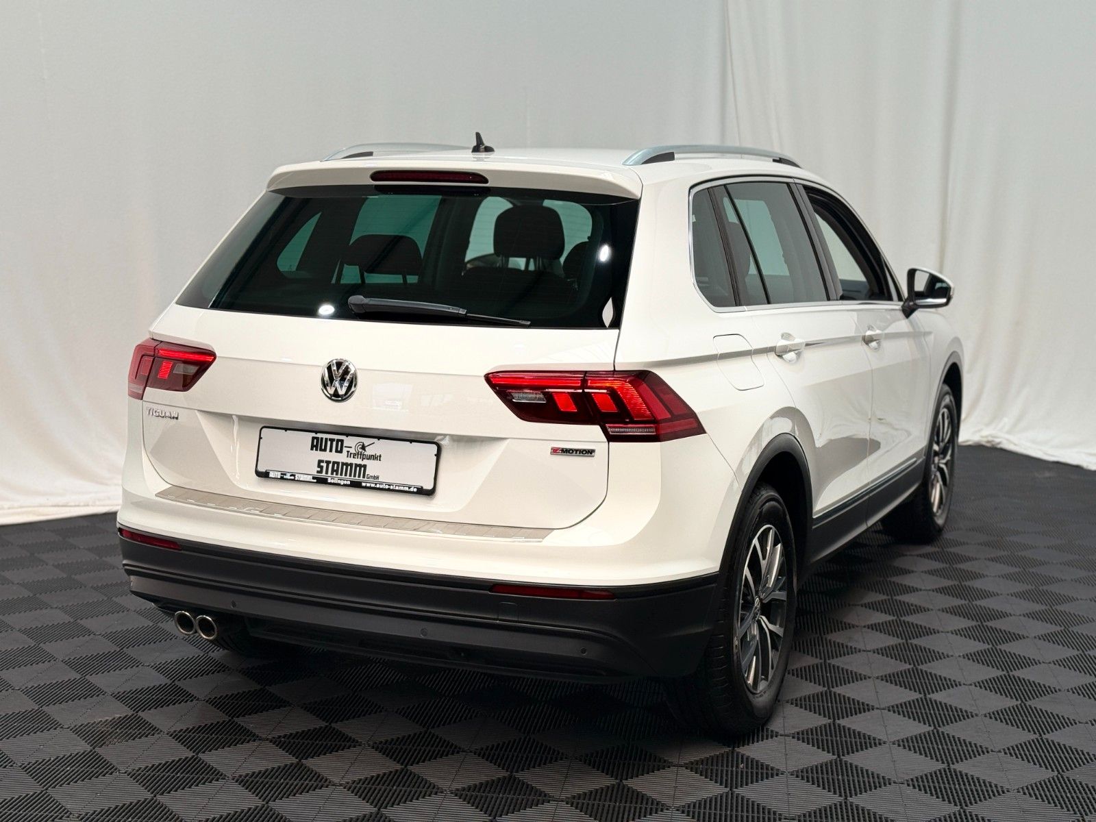 Fahrzeugabbildung Volkswagen Tiguan Comfortline DSG-4Motion-Full Link