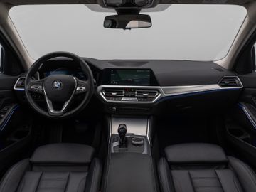 Fahrzeugabbildung BMW 320d xDLuxury Line DAB HiFi PDC Stop&Go Komfort