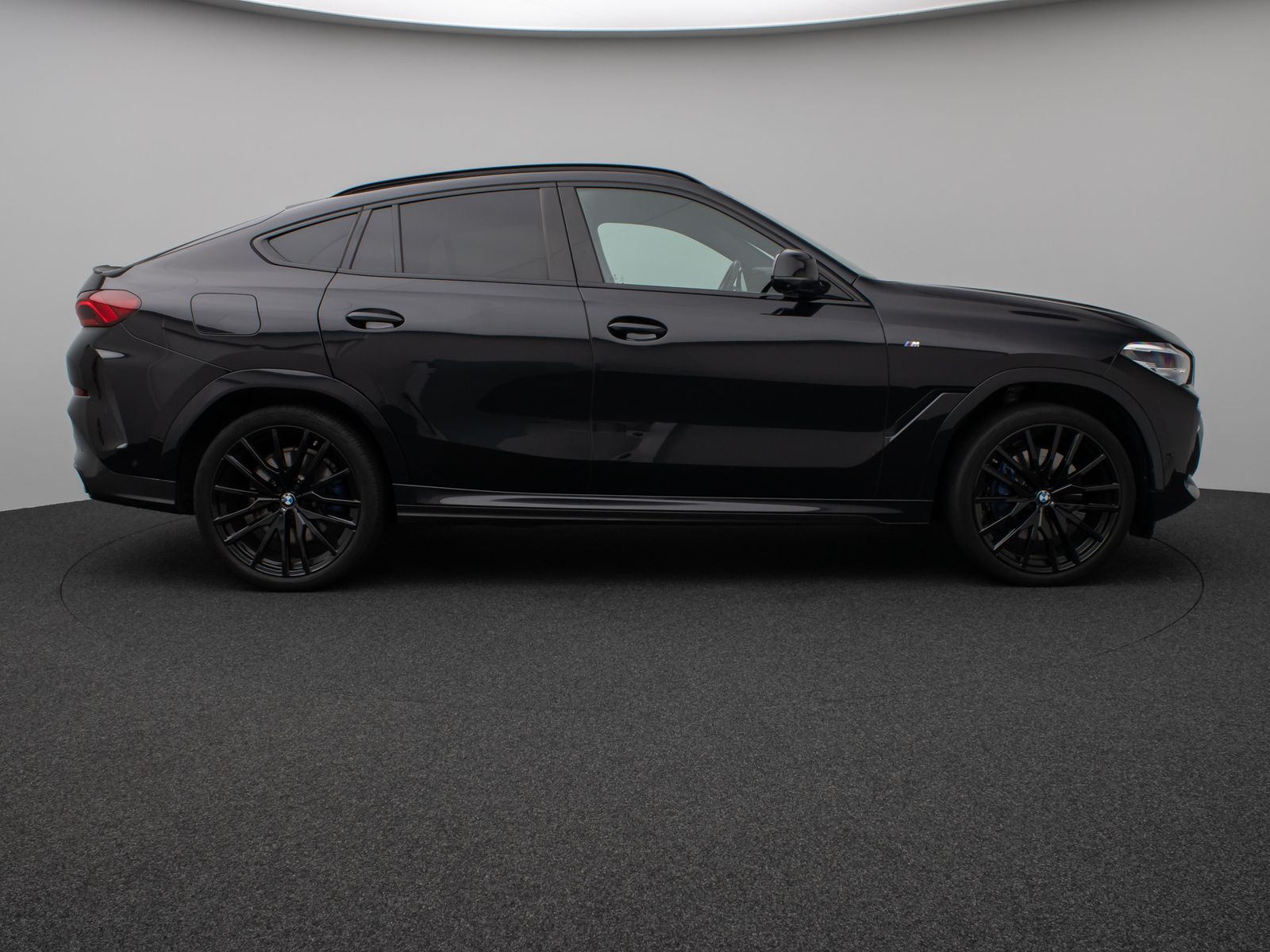 Fahrzeugabbildung BMW X6 xD30d M Sport DAB 360°DisplKey AHK Alarm 22"