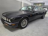 Jaguar XJ Executive 3.2 V8*SHZ*Navi*Rentnerfahrzeug* - Jaguar XJ R mit Benzin-Antrieb