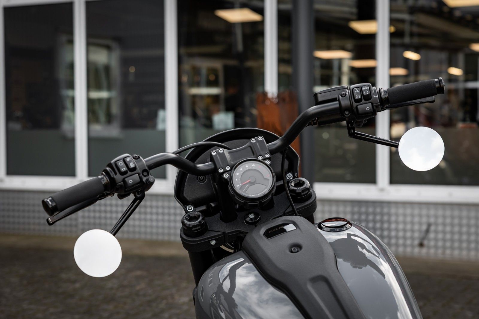 Fahrzeugabbildung Harley-Davidson FXLRS LOW RIDER S 117 CUI - JEKILL&HYDE -