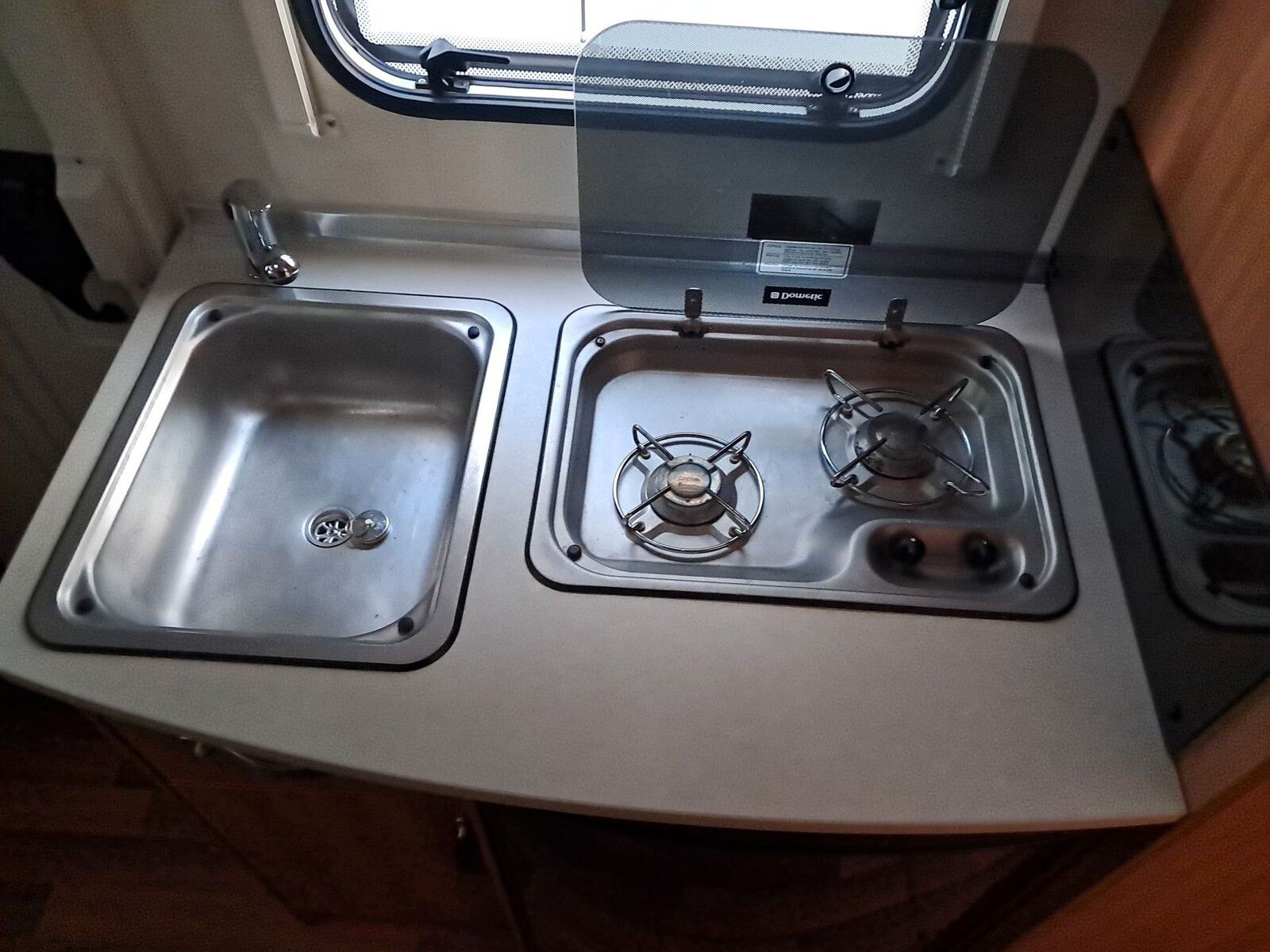 Fahrzeugabbildung HYMER / ERIBA / HYMERCAR Compact 404 Markise,Fahrradträger