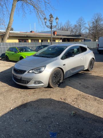 Opel Astra J GTC Innovation