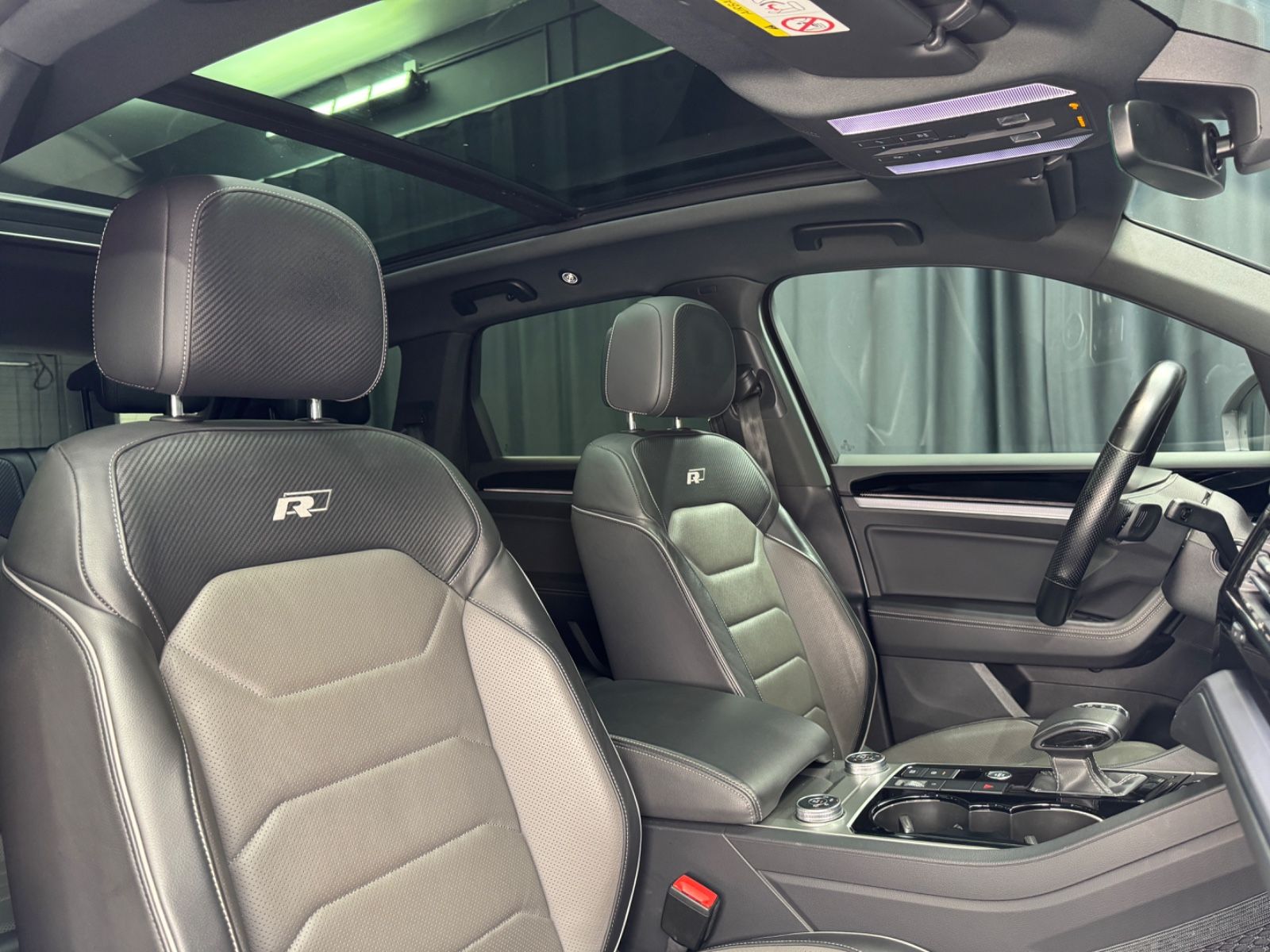 Fahrzeugabbildung Volkswagen Touareg 4.0 V8 TDI RLine|4Motion|MASSAGE|AHK|DYN