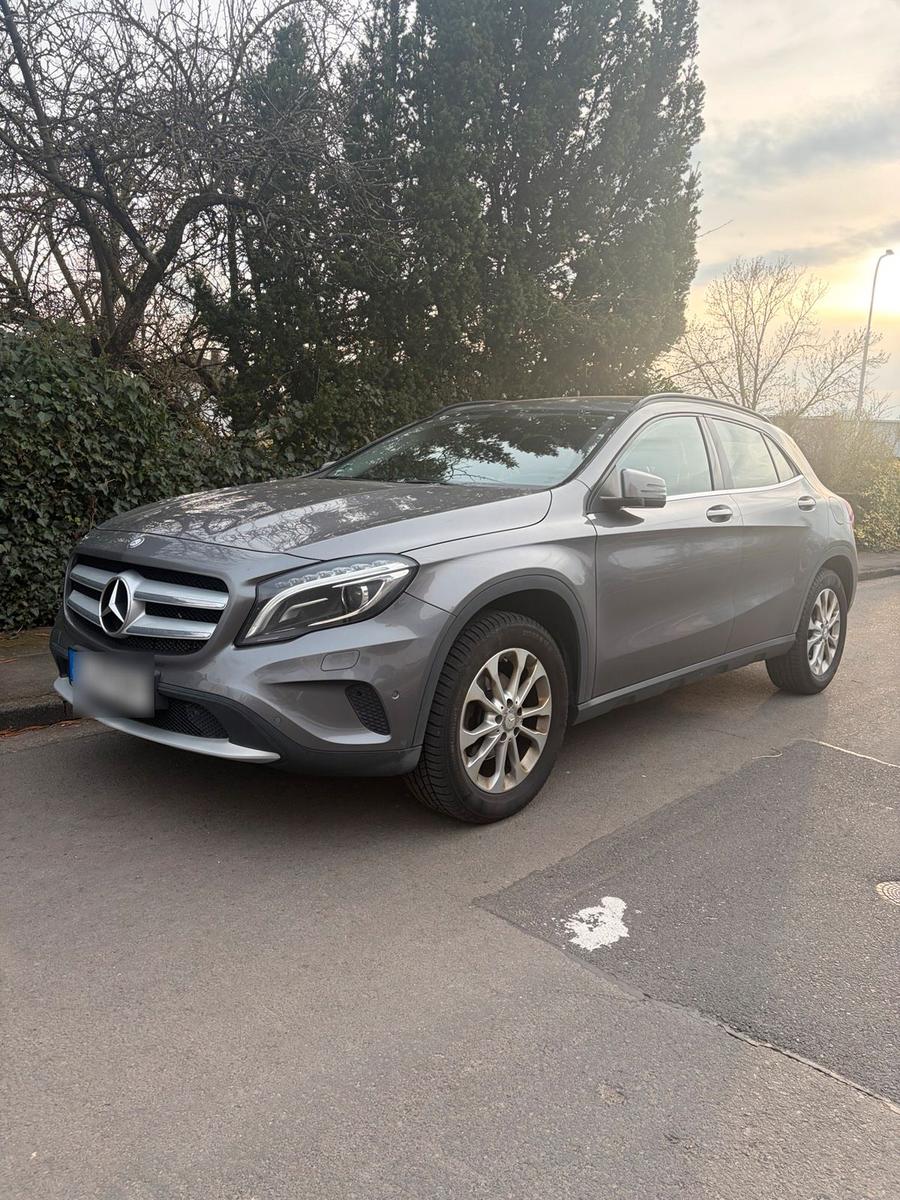 Mercedes-Benz GLA 200