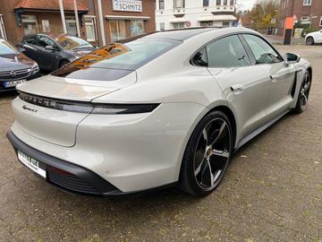 صورة 6 لـ 2020 Porsche TAYCAN