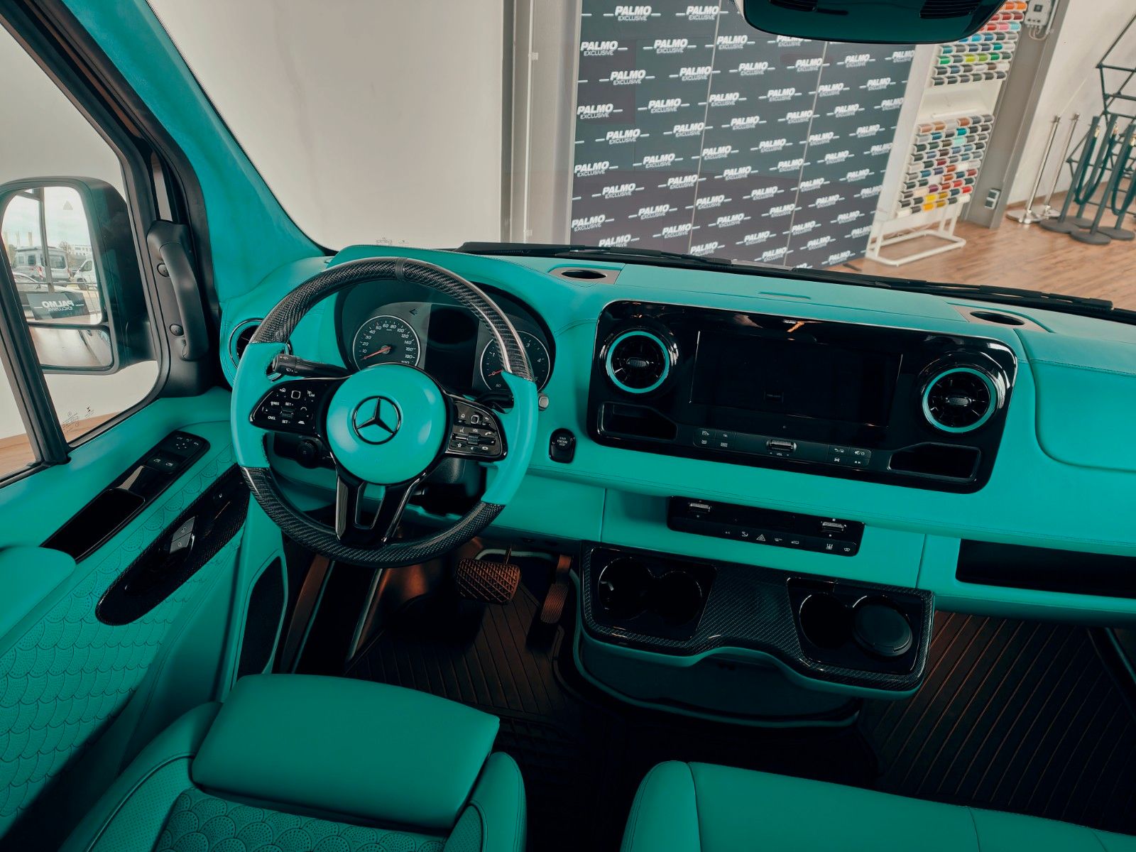 Fahrzeugabbildung Mercedes-Benz X-CROSSVAN 4x4² XXL - #1OFF