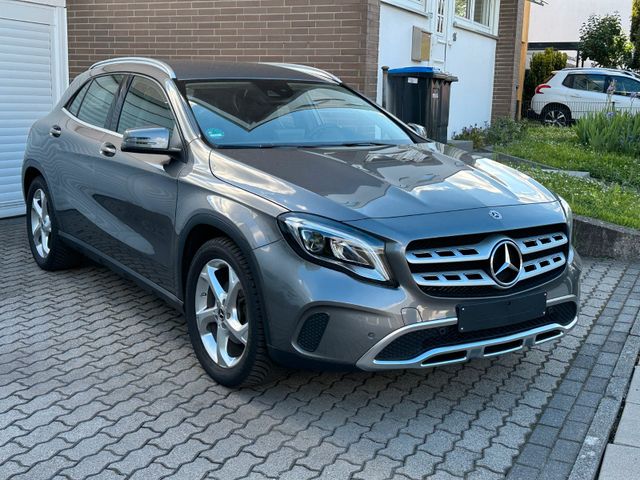 Mercedes-Benz GLA-180/Urban//Navi/Sitzheizung/LED/43KKM/