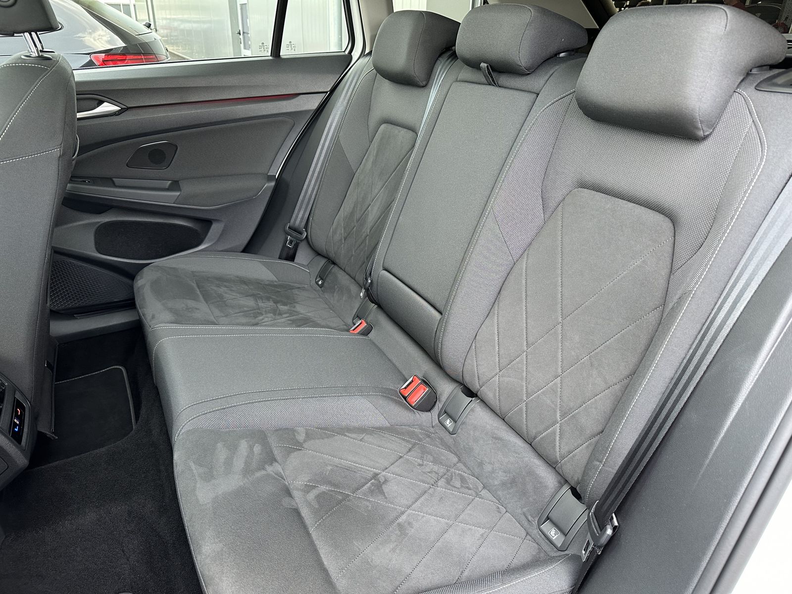 Fahrzeugabbildung Volkswagen Golf Variant 2.0 TDI DSG Style NAV+LED+H&K+PANO