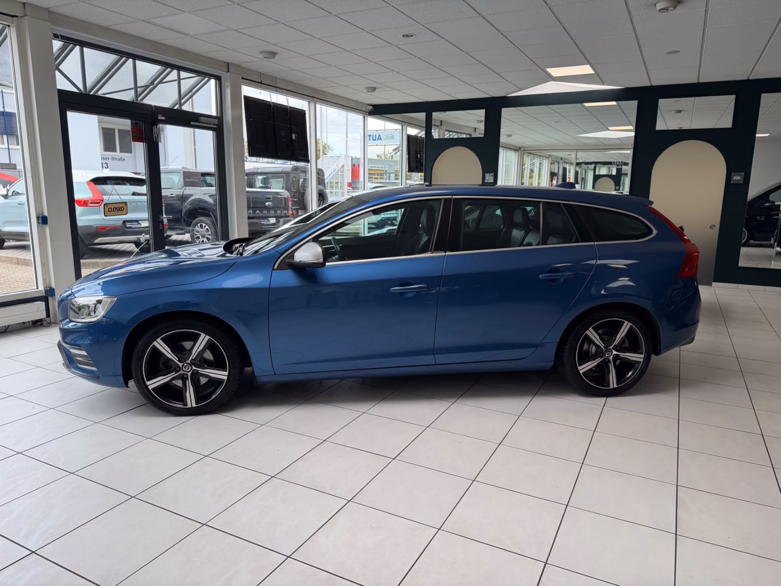 Volvo V60 D4 R Design Automatik NAVI SHZ PDC 18 ZOLL