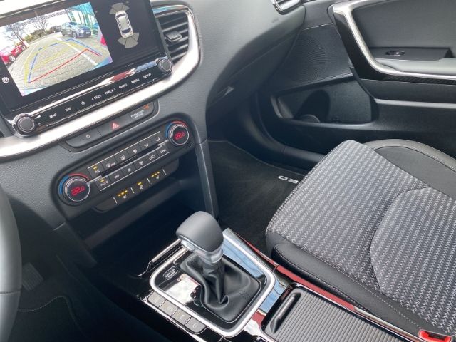 Fahrzeugabbildung Kia Ceed ULTIMATE EDITION 1.5 T-GDI DCT *STYLE-PAKET