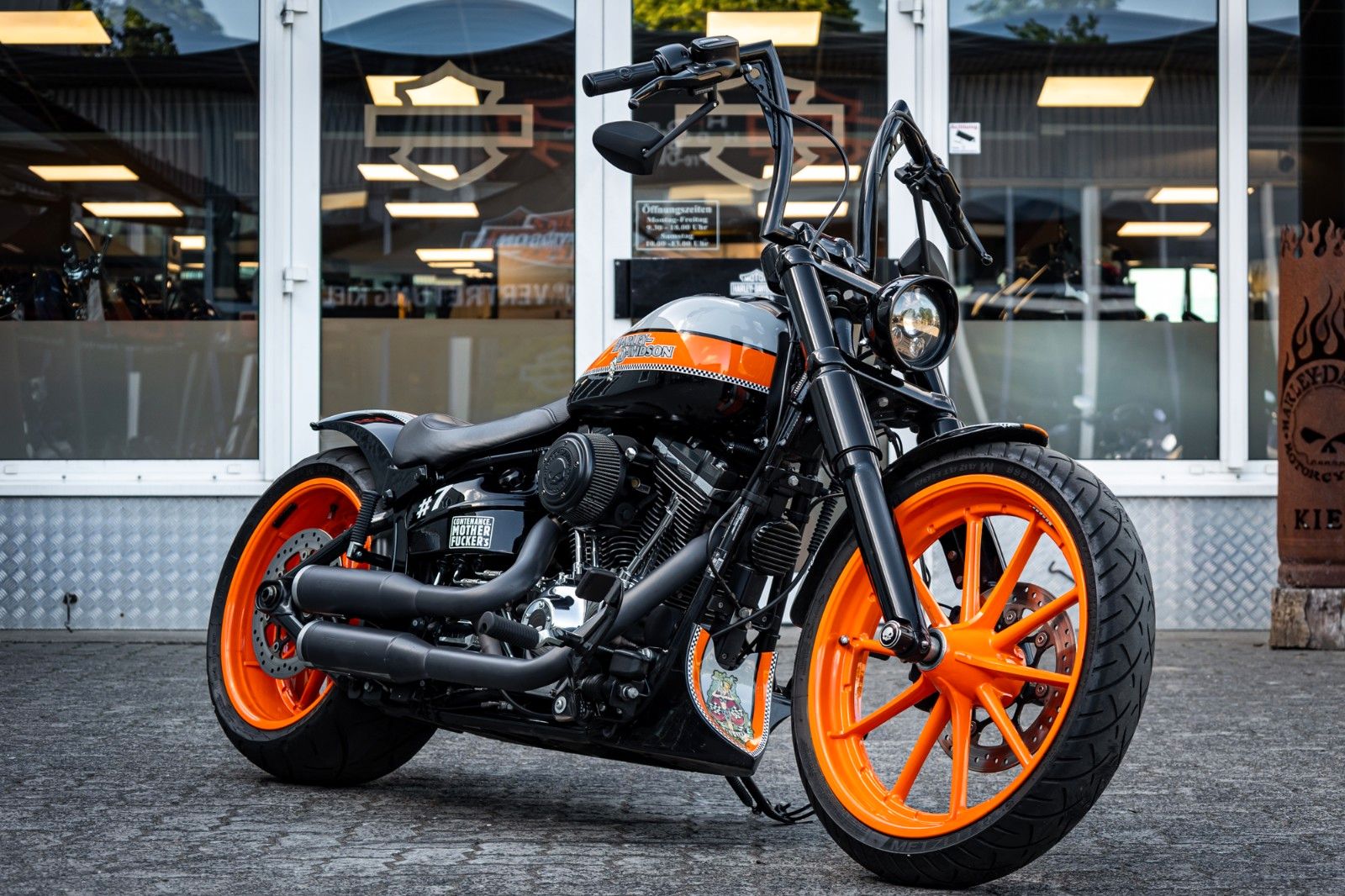 Fahrzeugabbildung Harley-Davidson FXSB Breakout 103 - Kesstech/Airride/Heckumbau -
