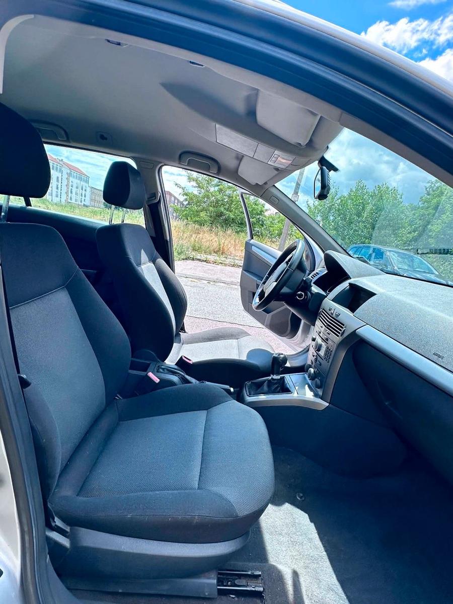 Opel Astra 2006 — photo 12