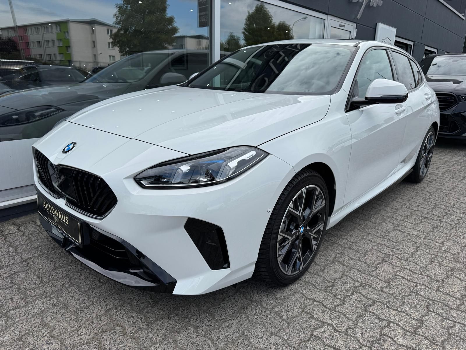 BMW 120i M Sport*LED*NAVI*PANO*360°KAMERA*SHZ*H&K* imagem 3