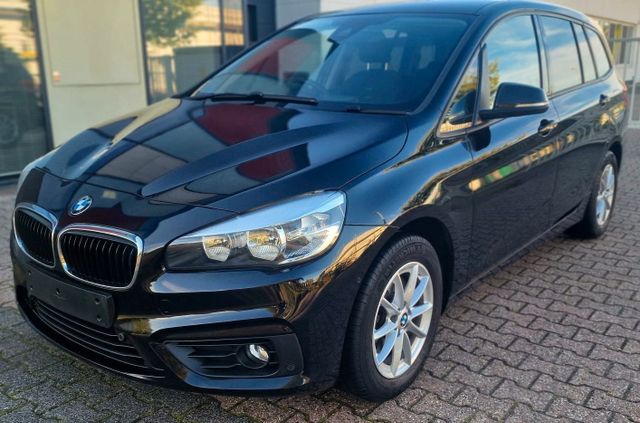 BMW 218 GRAN TOURER 1. HAND | SCHECKHEFTGEPFLEGT