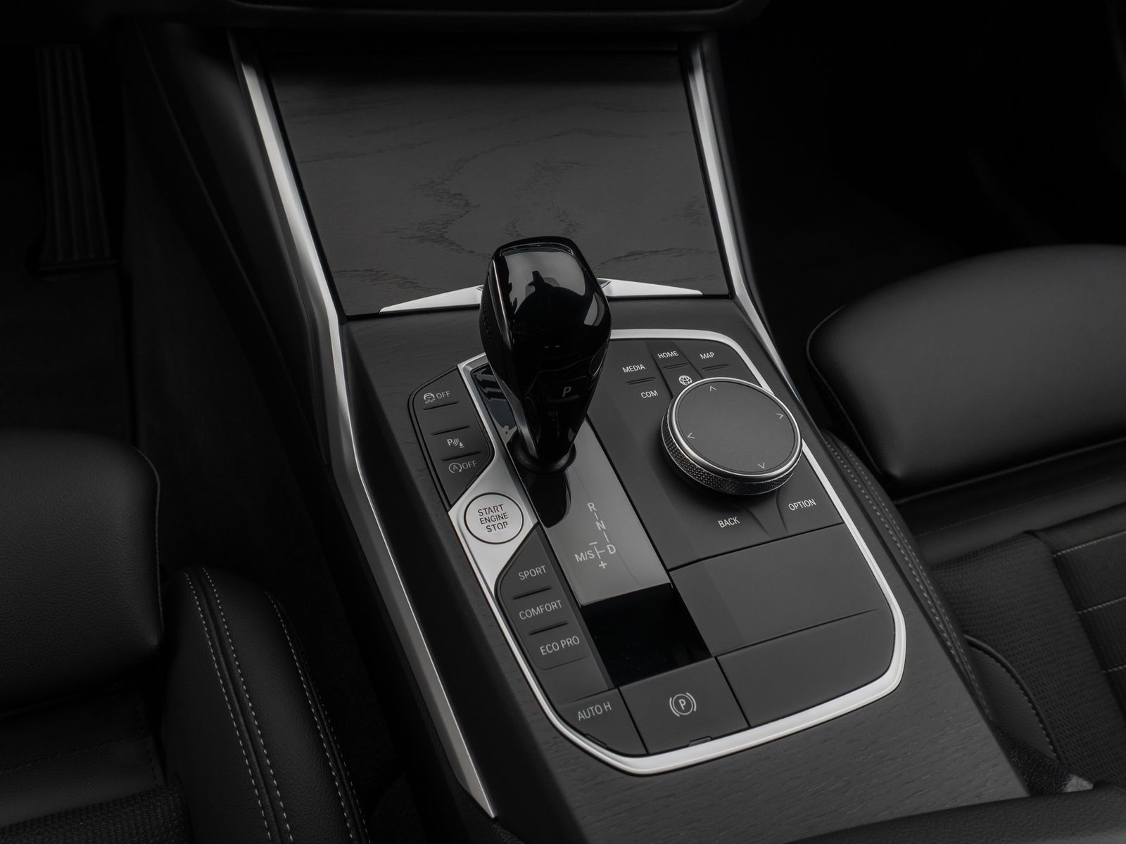 Fahrzeugabbildung BMW 330i xD SportLine DAB HiFi PDC Alarm LED M Sport