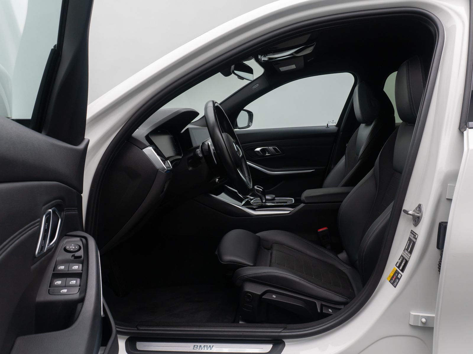 Fahrzeugabbildung BMW 330e Sport Line DAB Kamera Parkassistent Alarm