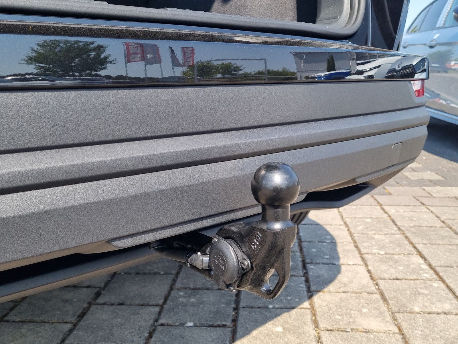 Fahrzeugabbildung SKODA Karoq Balance 2,0 TDI AHK Info 18" Fahrassi+