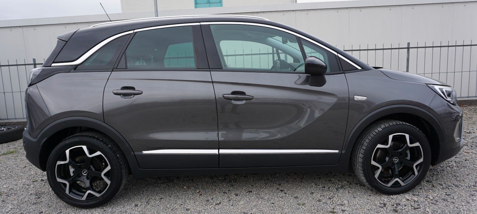 Fahrzeugabbildung Opel Crossland (X) Ultimate, Head Up, Navi, Leder