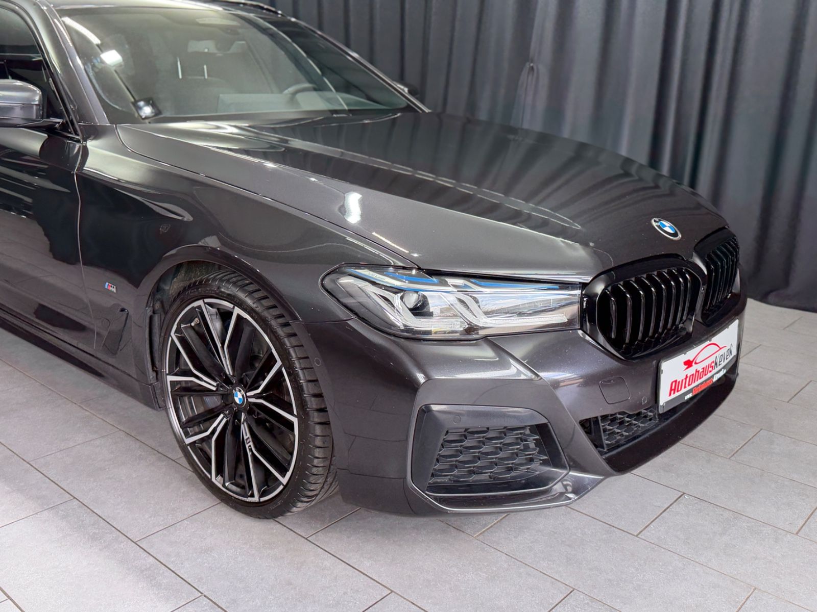 Fahrzeugabbildung BMW 540d xDrive M Sport|LASER|PANO|20"|AHK|ACC|VOLL