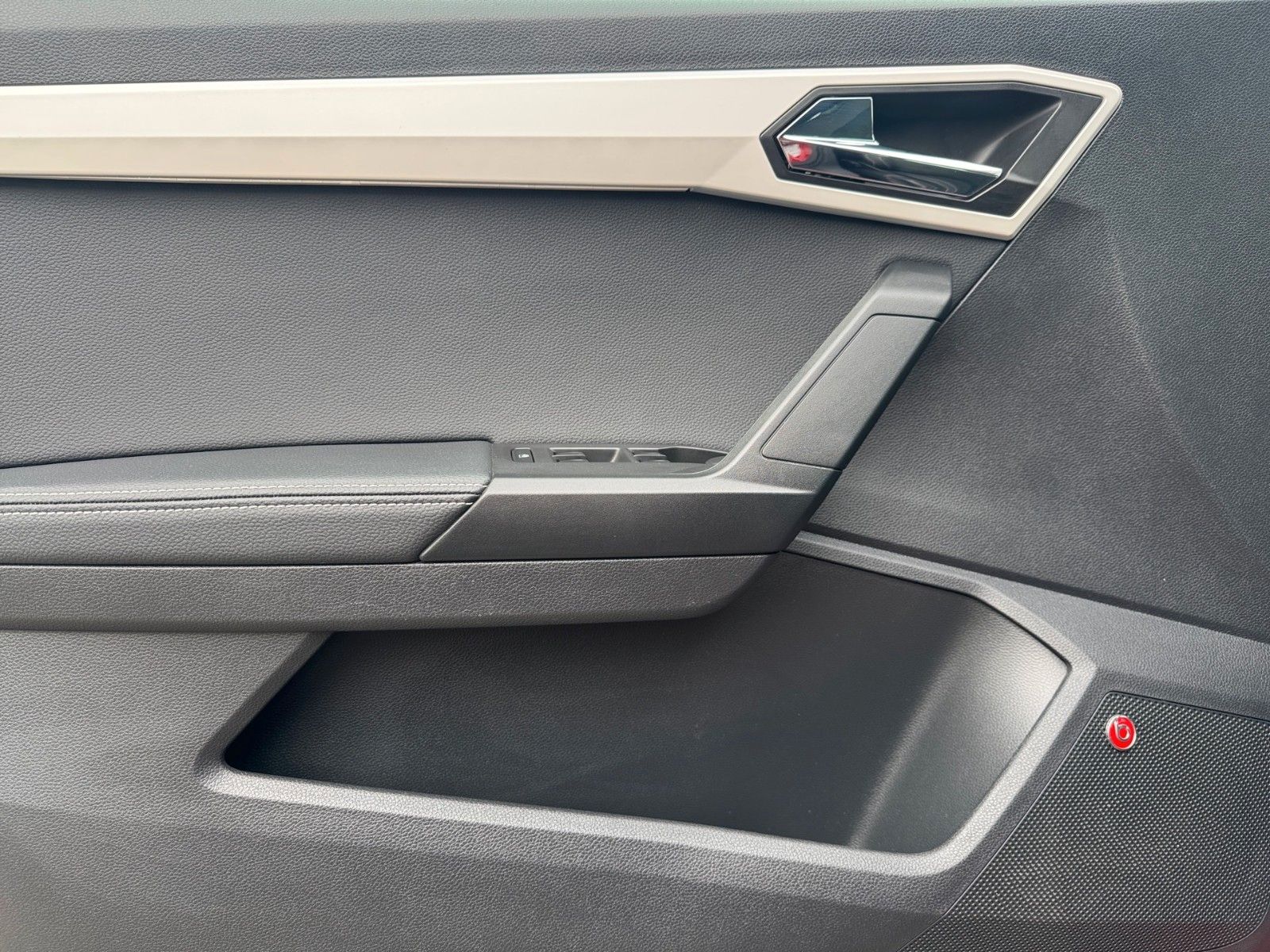 Fahrzeugabbildung SEAT Arona XCELLENCE 1.0 TSI