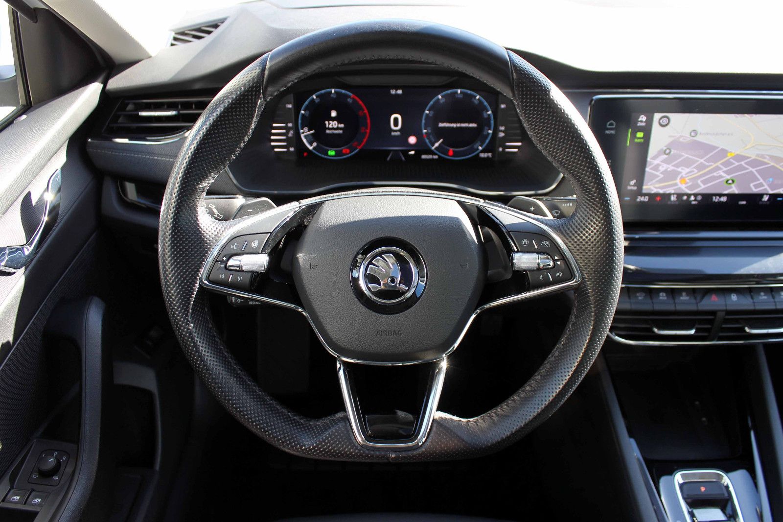 Fahrzeugabbildung SKODA Octavia Combi Style 2.0TDI DSG AHK PANO KAM HUD