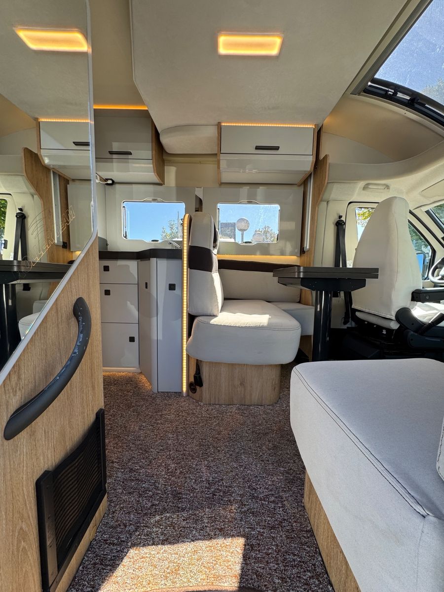 Fahrzeugabbildung Roller Team ZEFIRO 263 TL FIAT QUEENSBETT HUBBETT SOLAR TV