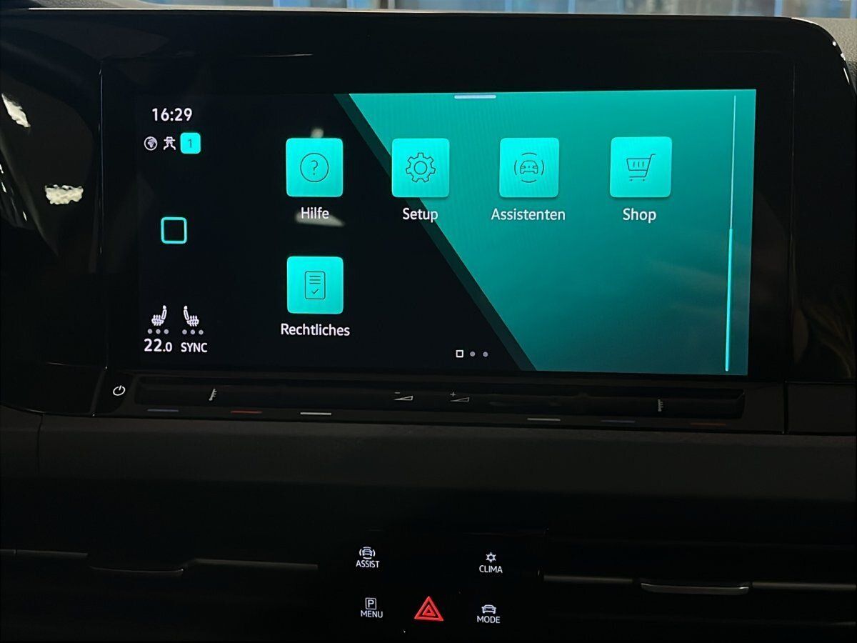 Fahrzeugabbildung Volkswagen Golf Active 1.5 TSI 6-Gang IQ.Light Navi Pano