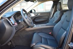 Fahrzeugabbildung Volvo XC60 B5D AWD Ultimate Dark*PANO*STHZ*360*B&W*22"