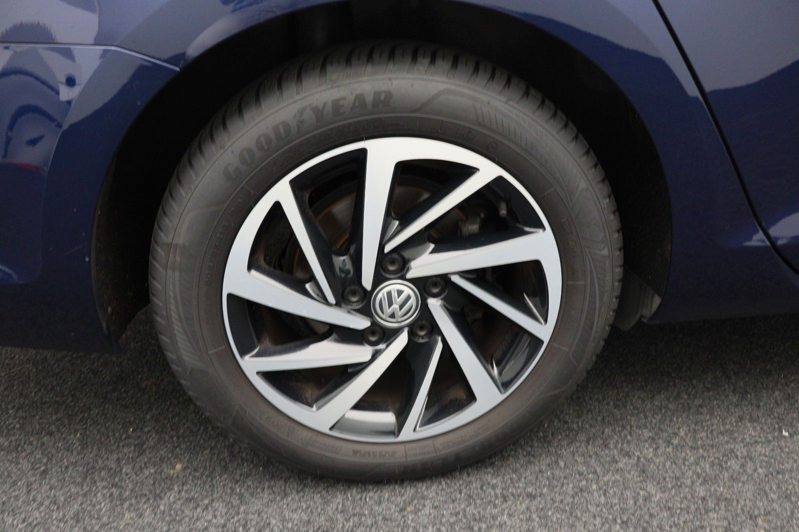 Fahrzeugabbildung Volkswagen Golf VII Variant 1.5 Join ACC KameraStandheizung