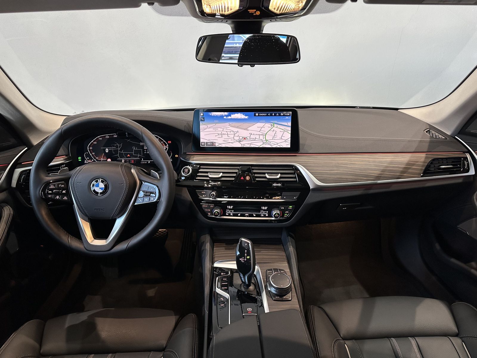 Fahrzeugabbildung BMW 520d xDrive Komfortsitze Laserlicht