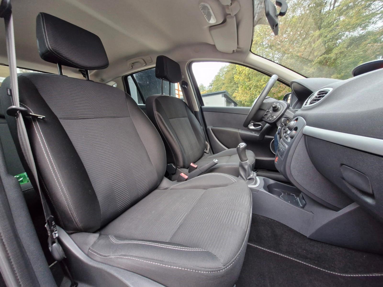 Renault Clio 2011 — photo 12