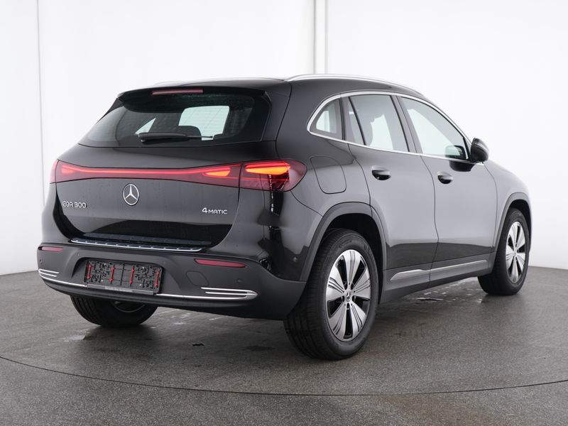 Fahrzeugabbildung Mercedes-Benz EQA 300 4M BONUS+ALLRAD+STNDH+VERKZ.AS+LHZ+CARPL
