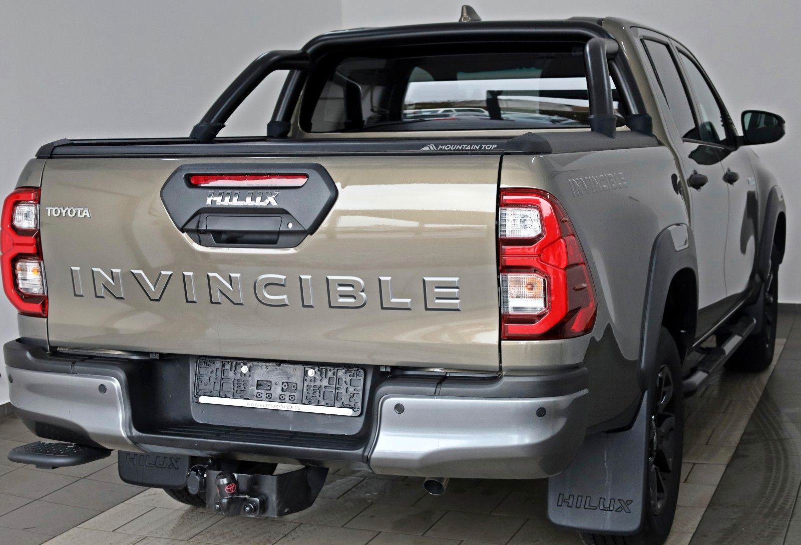 Fahrzeugabbildung Toyota Hilux 2.8 D-4D Invincible,Rollbügel,Rolo,ACC,AHK