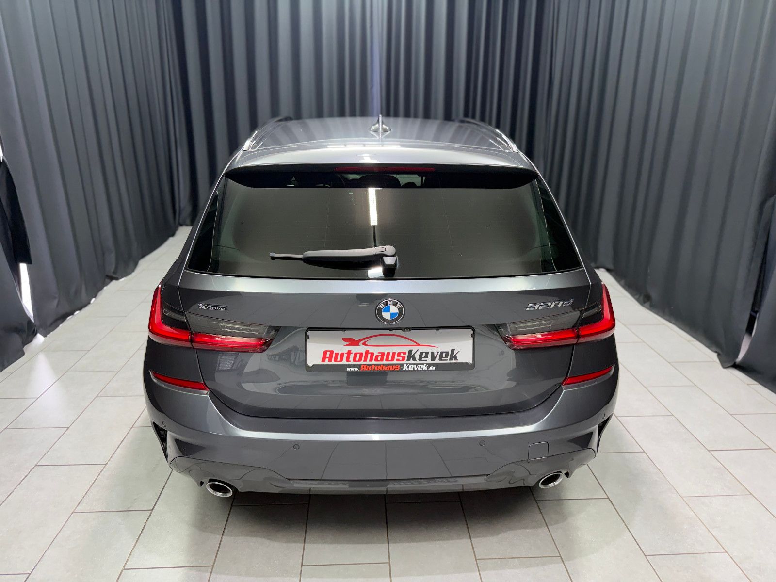 Fahrzeugabbildung BMW 320d Touring xDrive M Sport|HIFI|HuD|LEDER|KAMER