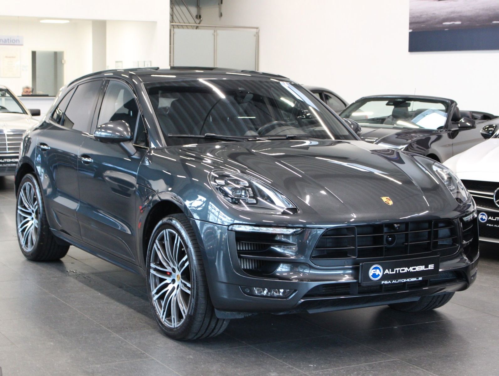 Fahrzeugabbildung Porsche Macan GTS Sport Design Sport Chrono*Pano
