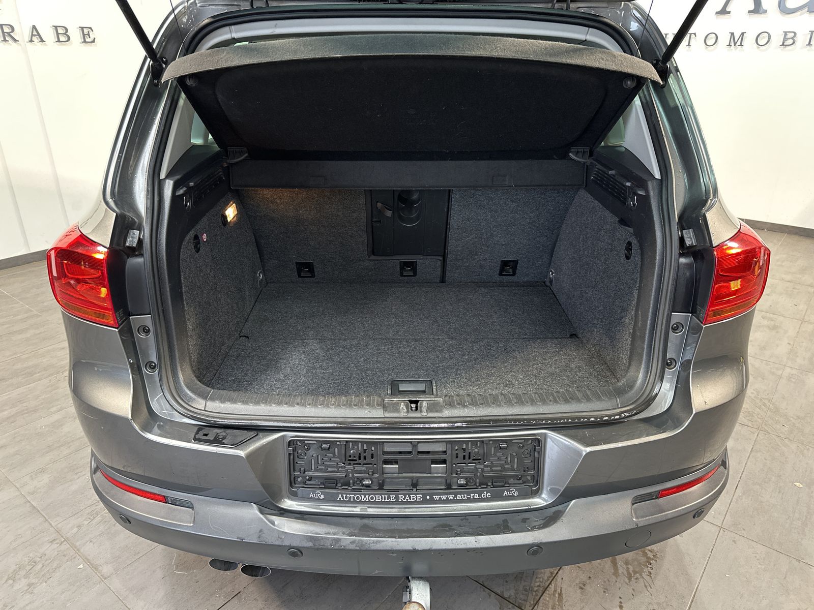 Fahrzeugabbildung Volkswagen Tiguan 2.0 TDI DSG Track&Field 4M NAV+XEN+AHK+KA