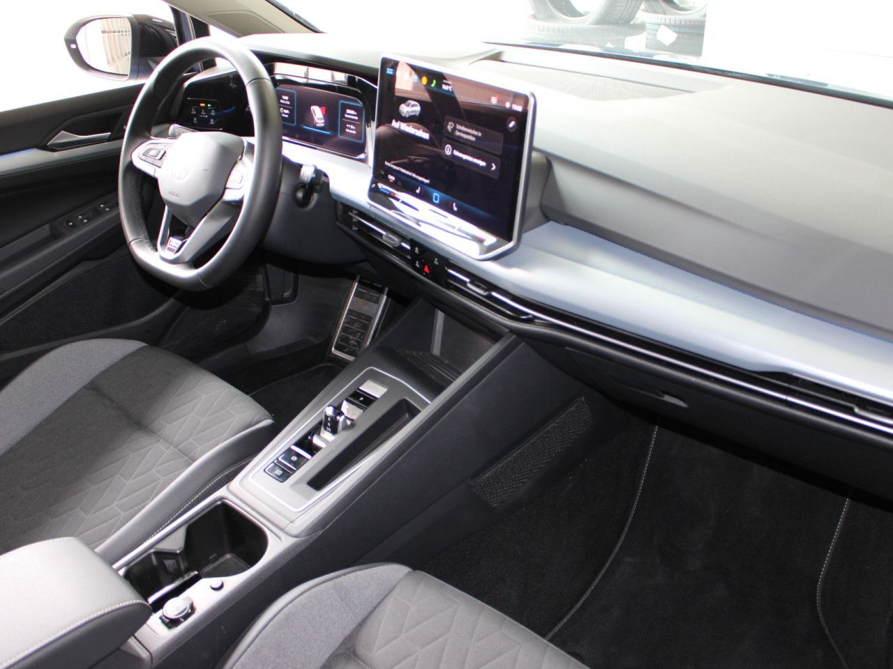 Fahrzeugabbildung Volkswagen Golf Var.1.5 TSI DSG Goal LED/AHK/RFK/NAV/ACC