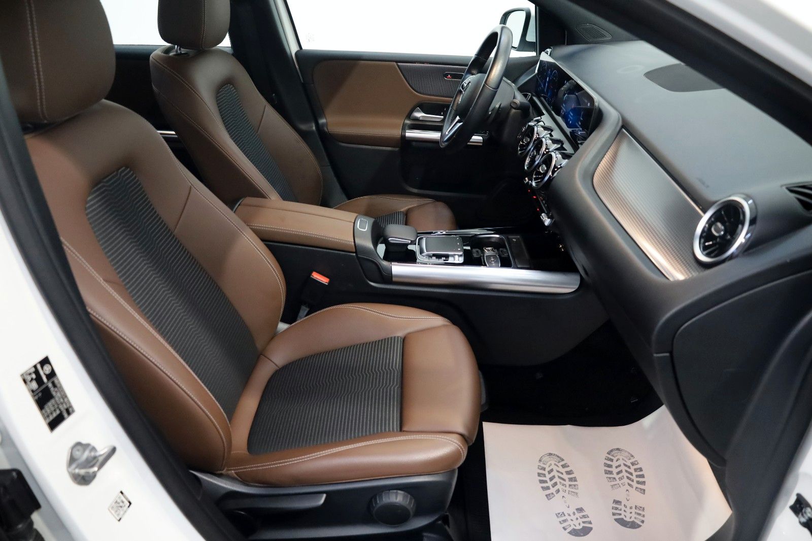 Fahrzeugabbildung Mercedes-Benz B 180d T.Leder,Navi,LED,SH,PDC,SR+WR