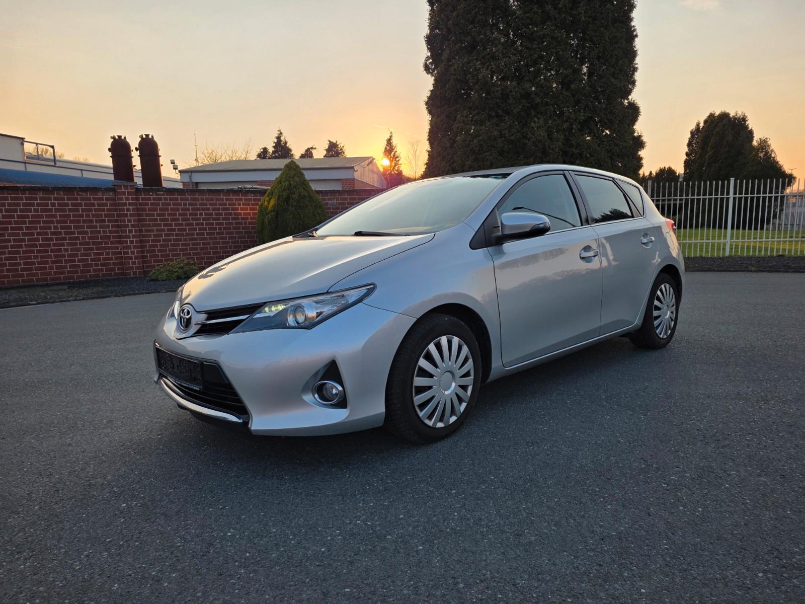 Toyota Auris Life+