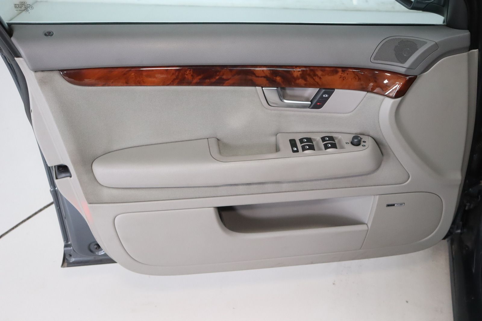 Fahrzeugabbildung Audi A4 Avant 3.2 V6 quattro * Navi * Xenon *