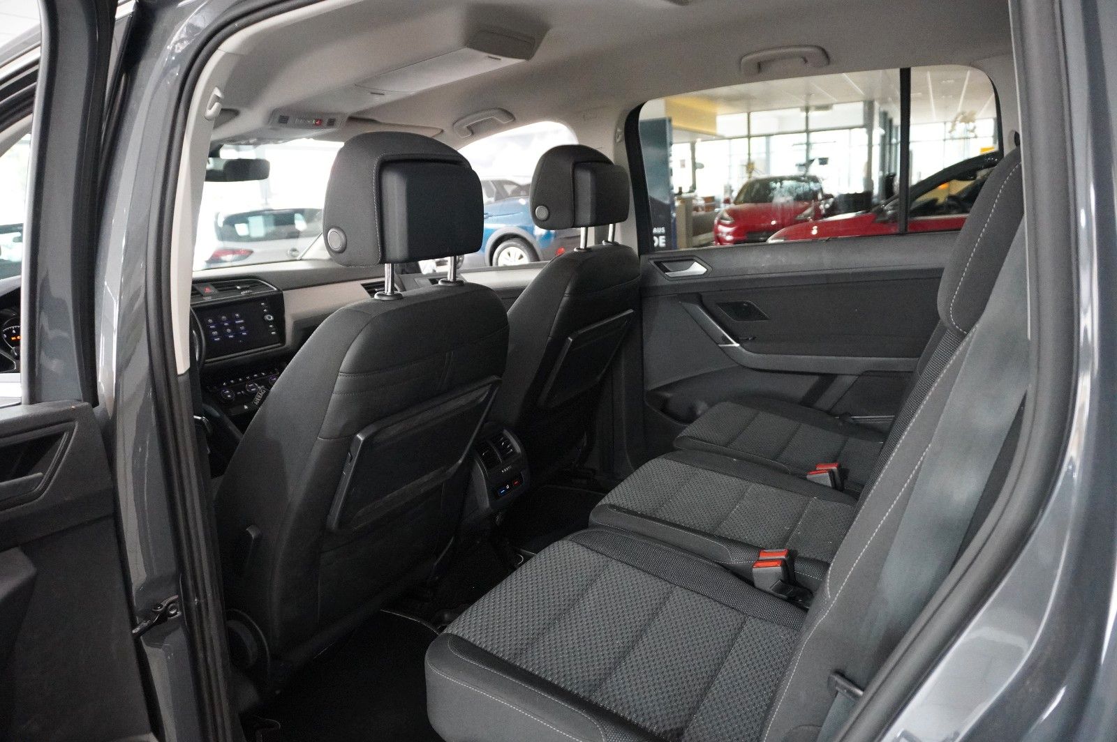 Fahrzeugabbildung Volkswagen Touran 1.5 TSI COMFORTL. DSG 7-SITZE NAVI/SH/DAB