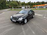 Mercedes-Benz C 320 (Rentnerfahrzeug, wenig KM) - Mercedes-Benz C 320 mit Benzin-Antrieb