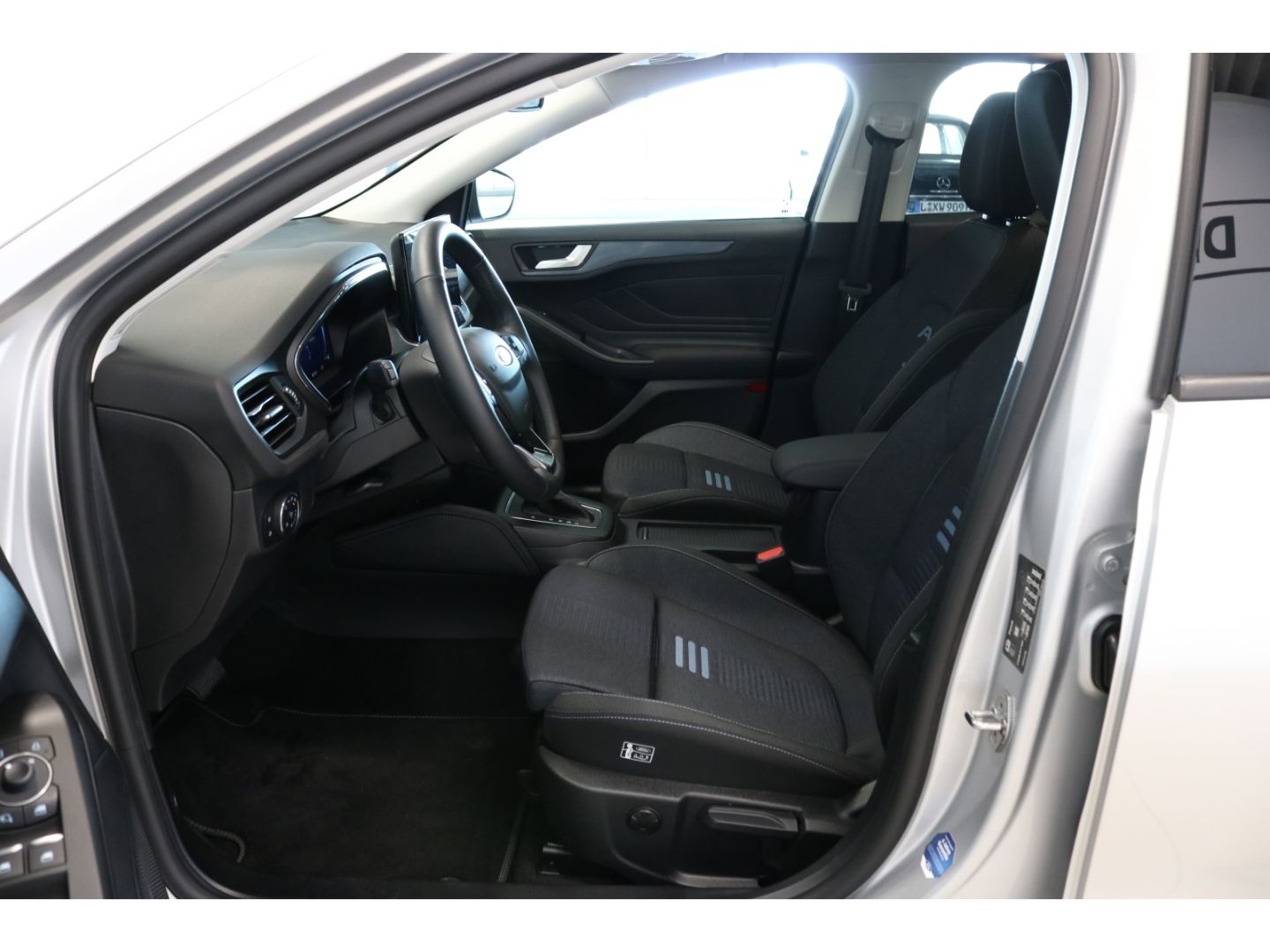 Fahrzeugabbildung Ford Focus Active X Schiebdach LED DAB totWinkel ASS