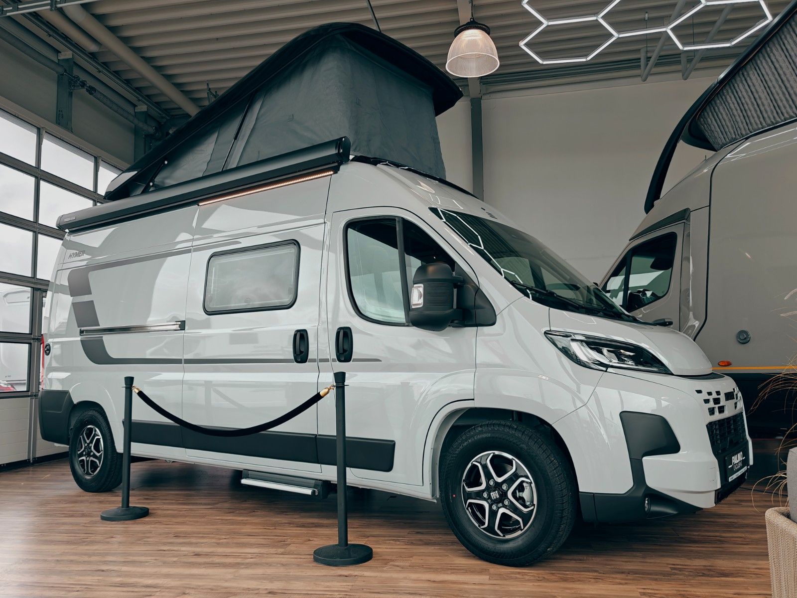 Fahrzeugabbildung HYMER / ERIBA / HYMERCAR HYMER REDWOOD 600 TRAIL 2026