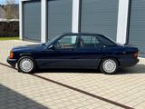 Mercedes-Benz 190 2.6 ClassicData 2+ - Mercedes-Benz 190 mit Benzin-Antrieb: Limousine, 2.6