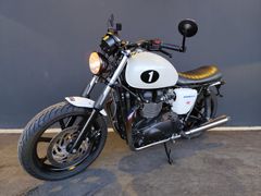 TRIUMPH Bonneville Thruxton Umbau +++ HIGHSIDER + RIZOMA