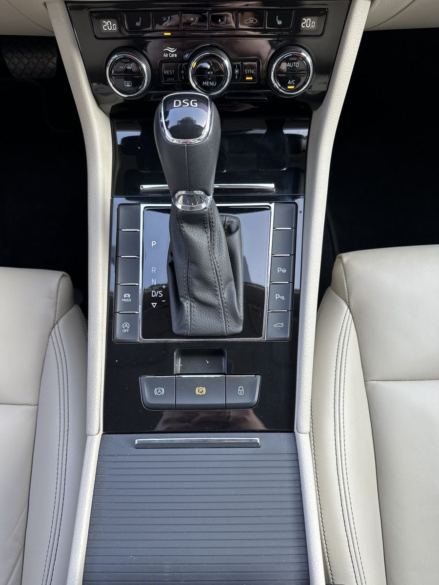 Fahrzeugabbildung SKODA Superb Combi 1.5 TSI DSG L&K NAV+LED+VCOCK+ACC